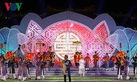Во Вьетнаме завершился фестиваль искусств Хюэ 2016 