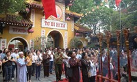 Во Вьетнаме отмечаются Буддийское летоисчисление и День рождения Будды