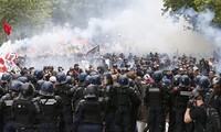 Франция находится в напряженности из-за манифестации