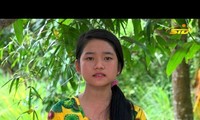Юная талантливая исполнительница вьетнамского вокального традиционного жанра "дон ка тай ты"