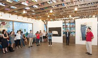 В Ханое открылась выставка картин современного искусства художника Ха Чи Хиеу
