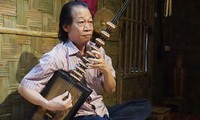 Народный артист Суан Хоать посвящает всю свою жизнь традиционной народной музыке