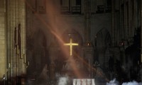 МВД Франции заявило о «взятии под контроль» пожара в соборе Парижской Богоматери 