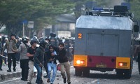 В результате столкновений в Джакарте пострадало много людей