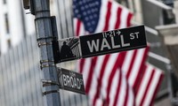 Торги на биржах в США приостановили после открытия в связи с резким падением котировок