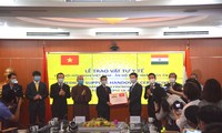 Вьетнам передал медицинские принадлежности в дар России, Индии и Лаосу