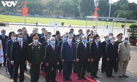 Руководители партии и государства Вьетнама посетили мавзолей Хо Ши Мина по случаю Дня независимости страны