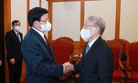 Тхонглун Сисулит встретился с бывшими руководителями ЦК Компартии и государства Вьетнама