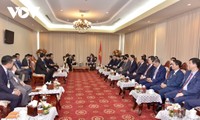 Председатель НСВ Выонг Динь Хюэ принял секретаря, губернатора провинции Тямпасак