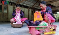 몽족의 의상에 문화를 부여하는 공예 – 베트남 무형 문화 유산
