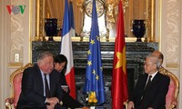 응웬 푸 쩡 (Nguyen Phu Trong) 베트남 총서기장, 프랑스 상원 의장 회견