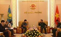 베트남 국방부 장관, 카자흐스탄 공화국 국방부장관 접견