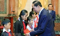 Tran Dai Quang 국가주석,  전국 빈곤 아동 대표들과 회견