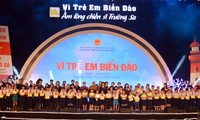 베트남 부주석, “섬과 바다 어린이를 위한” 예술공연