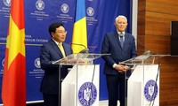 베트남 외무부 장관인 팜빈민 부총리, 루마니아 공식 방문