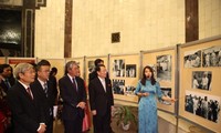 조선 주석 베트남 방문 60주년 기념 사진 전시회