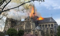 프랑스: 파리 노트르담 대성당 화재