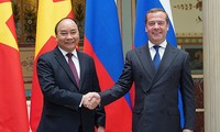 응우옌 쑤언 푹 총리, 러시아 드미트리 메드베데프 총리와 회담