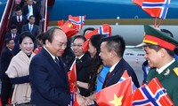 응우옌 쑤언 푹 총리,공식 방문 일정시작