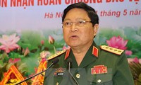 Bộ trưởng Bộ Quốc phòng Việt Nam Ngô Xuân Lịch tiếp Đại sứ Thái Lan và Đại sứ Singapore