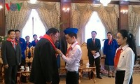 Chủ tịch nước CHDCND Lào tiếp Đoàn đại biểu thiếu nhi Việt Nam