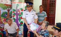 Cảnh sát biển Việt Nam đồng hành cùng ngư dân 