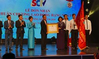  Phó Chủ tịch nước Đặng Thị Ngọc Thịnh trao Huân chương Lao động hạng Nhất cho SCTV