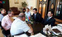 Đại sứ Việt Nam tại Ukraine thăm và làm việc tại thành phố Chernivtsi