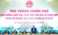 Thủ tướng Chính phủ Nguyễn Xuân Phúc gặp mặt, biểu dương chức sắc, chức việc tôn giáo có đóng góp tiêu biểu