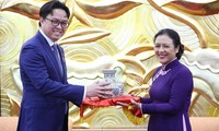 Trao Kỷ niệm chương “Vì hòa bình hữu nghị giữa các dân tộc” tặng Đại sứ Campuchia tại Việt Nam