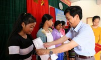 Trao quyết định nhập quốc tịch Việt Nam cho 350 cư dân biên giới Việt Nam – Lào