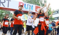  Chương trình chạy bộ Charity Fun Run thu hút gần 8.000 người tham gia
