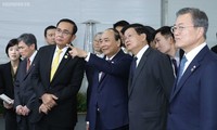 Thủ tướng Chính phủ Nguyễn Xuân Phúc trả lời phỏng vấn báo chí Hàn Quốc