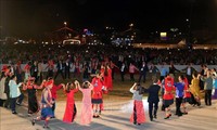 Sắc màu hữu nghị tại lễ hội ném còn ba nước Việt - Lào - Trung