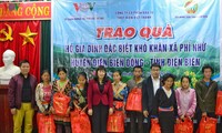 VOV Tây Bắc cùng các nhà hảo tâm trao quà Tết cho người nghèo tỉnh Điện Biên