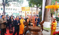 Dâng hương khai xuân tại Hoàng thành Thăng Long