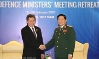 ADMM hẹp: Bộ trưởng Quốc phòng Ngô Xuân Lịch tiếp Tổng Thư ký ASEAN, Bộ trưởng Quốc phòng Campuchia