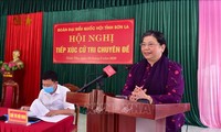 Phó Chủ tịch thường trực Quốc hội Tòng Thị Phóng tiếp xúc cử tri tỉnh Sơn La