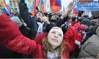 Rakyat Rusia tutun ke  jalan untuk mendukung calon Presiden Putin.