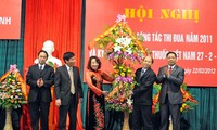 Program  kesenian  menyambut Hari Dokter Vietnam 27 Februari.