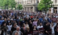 Georgia: Faksi oposisi melakukan demonstrasi untuk memprotes pemerintah.