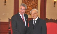 Sekjen KS PKV Nguyen Phu Trong menerima Presiden Austria Heinz Fischer