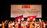 Rapat umum memperingati Tahun Solidaritas dan Persahabatan Laos-Vietnam
