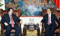 Deputi PM Vietnam Hoang Trung Hai menerima Deputi Menlu  Venezuela David Velasquez Caraballo