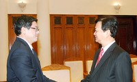 PM VN Nguyen Tan Dung menerima Duta Besar Singapura.