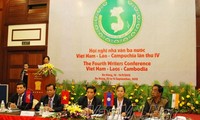 Konferensi  sastrawan 3 negara Vietnam-Laos-Kamboja  dibuka di kota Da Nang
