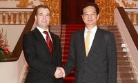 PM Vietnam Nguyen Tan Dung mengadakan pembicaraan dengan PM Rusia Dmitry Medvedev