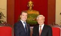 Pemimpin  Vietnam menerima  PM  Rusia  Dmitri Medvedev