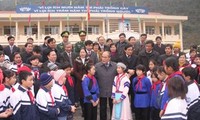 Ketua MN Vietnam  Nguyen Sinh Hung melakukan kunjungan kerja di propinsi Cao Bang 
