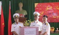 Pokja wilayah -4 Angkatan Laut mengucapkan  selamat Tahun Baru di pulau Phu Qui